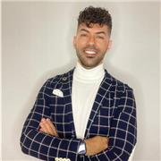 Doy clases de comunicación, habilidades sociales, liderazgo y crecimiento personal. Son las áreas en las que más destaco debido a mi formación